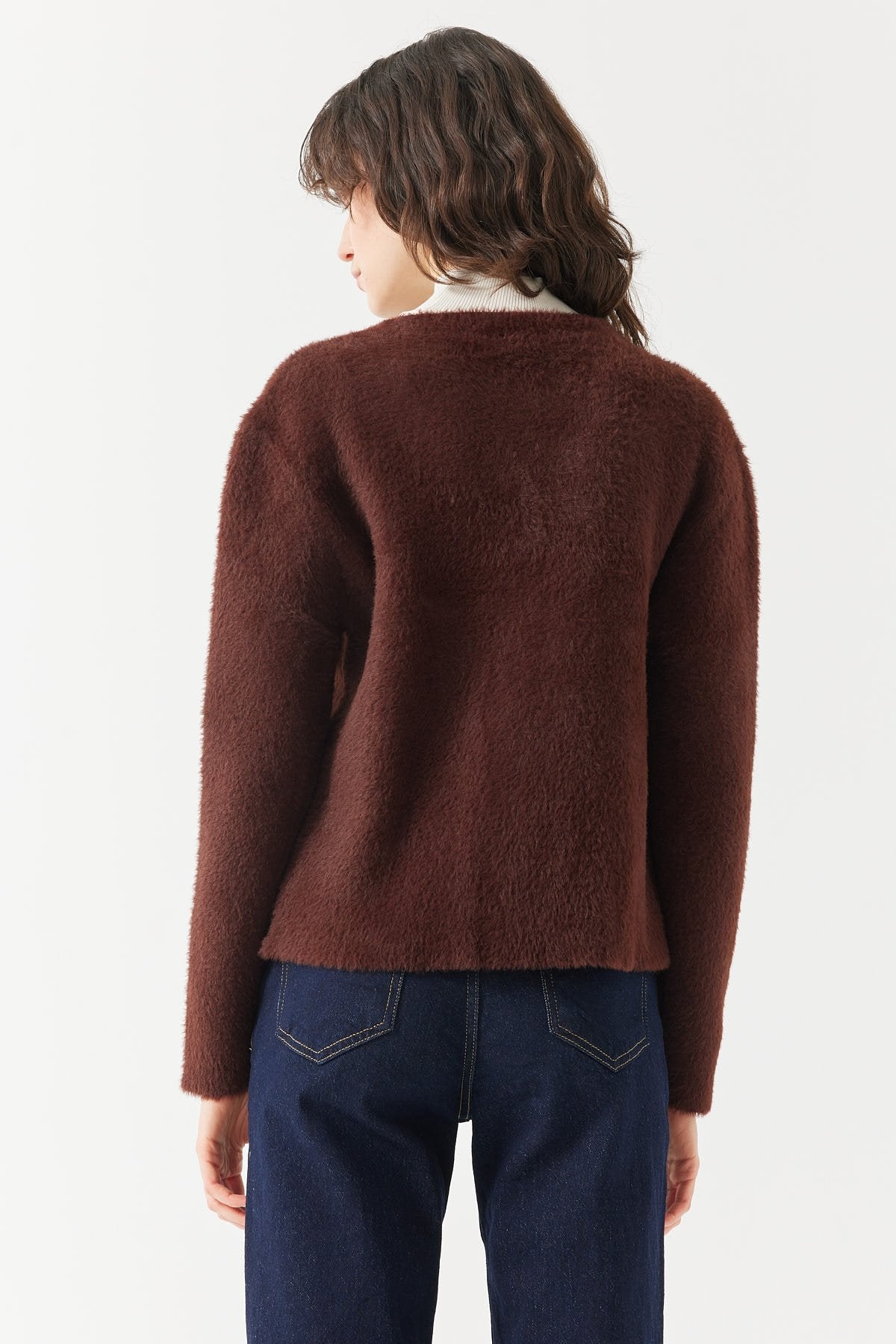 كارديجان نسائي بمظهر مخملي مع جيوب