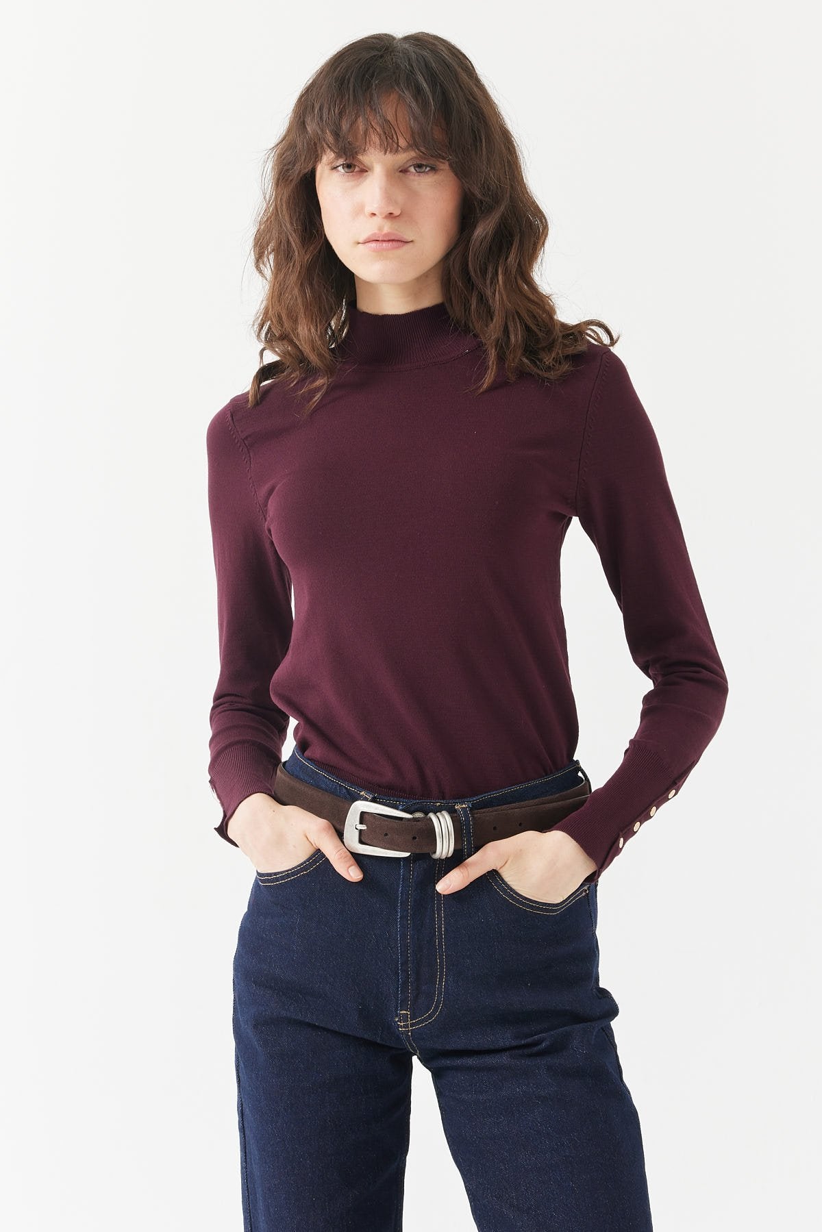 سترة نسائية محبوكة بنصف رقبة مدورة