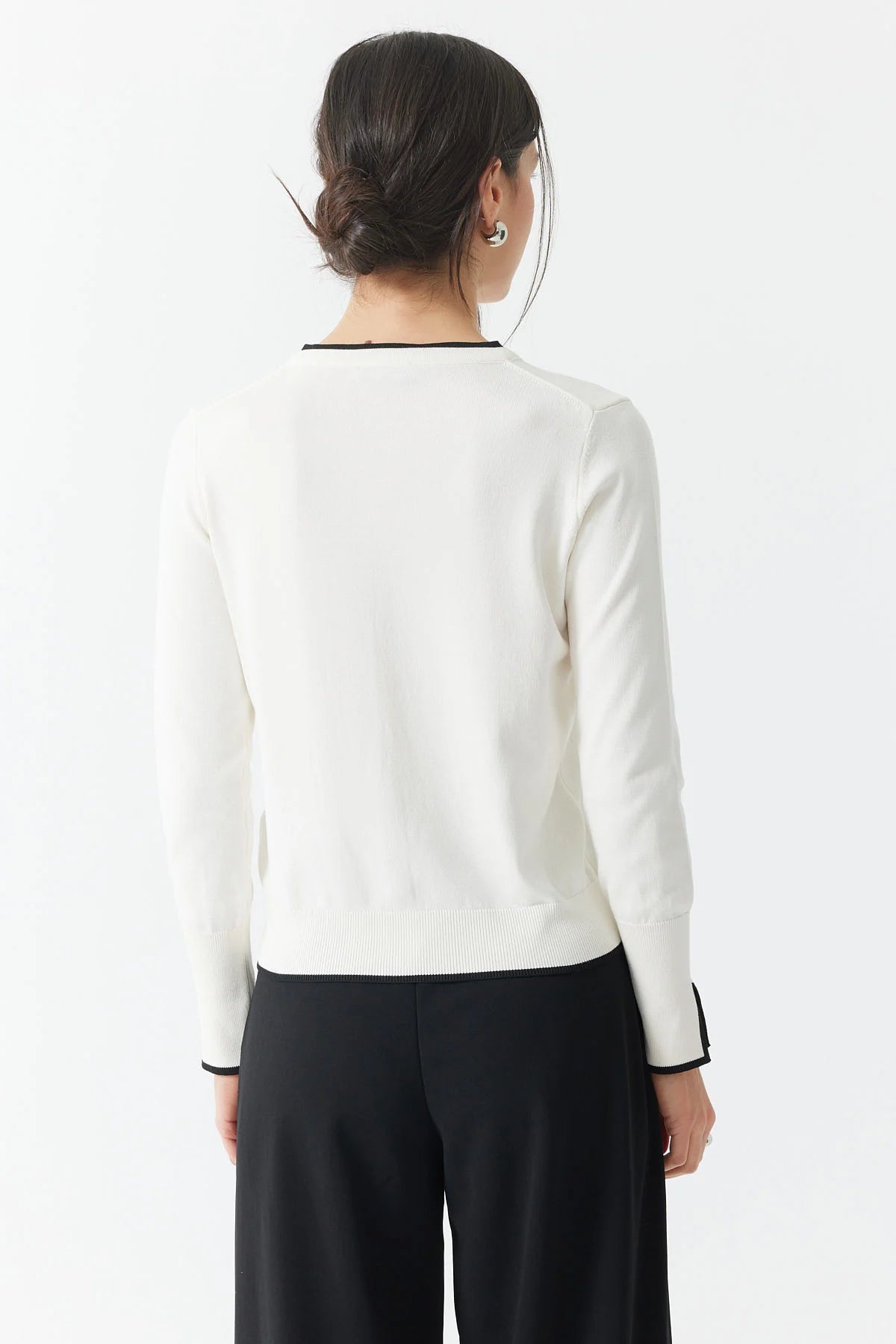 كارديجان نسائي محبوك بأزرار