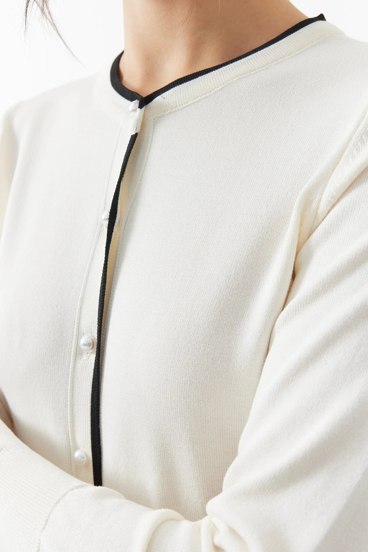 كارديجان نسائي محبوك بأزرار