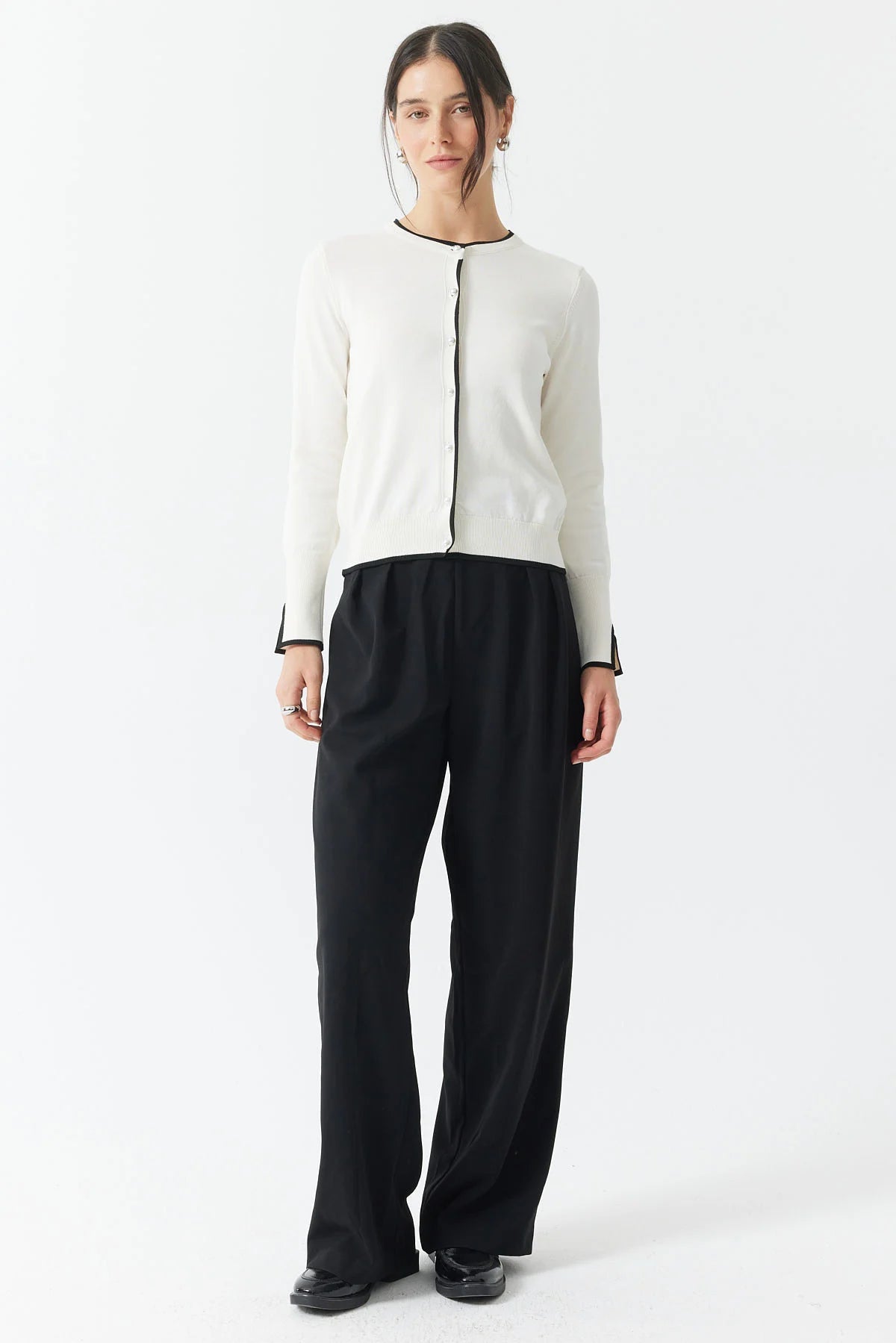 كارديجان نسائي محبوك بأزرار