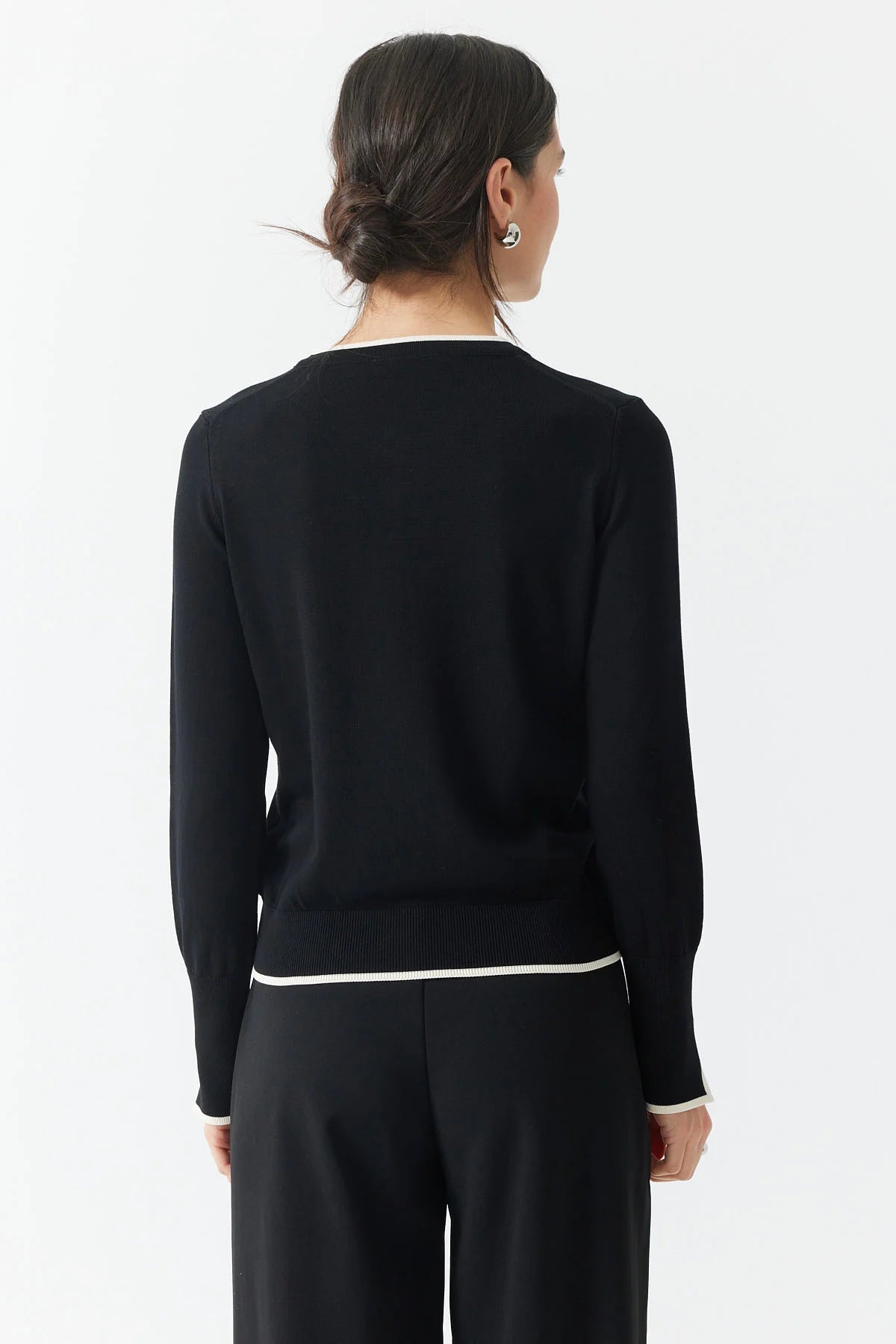 كارديجان نسائي محبوك بأزرار