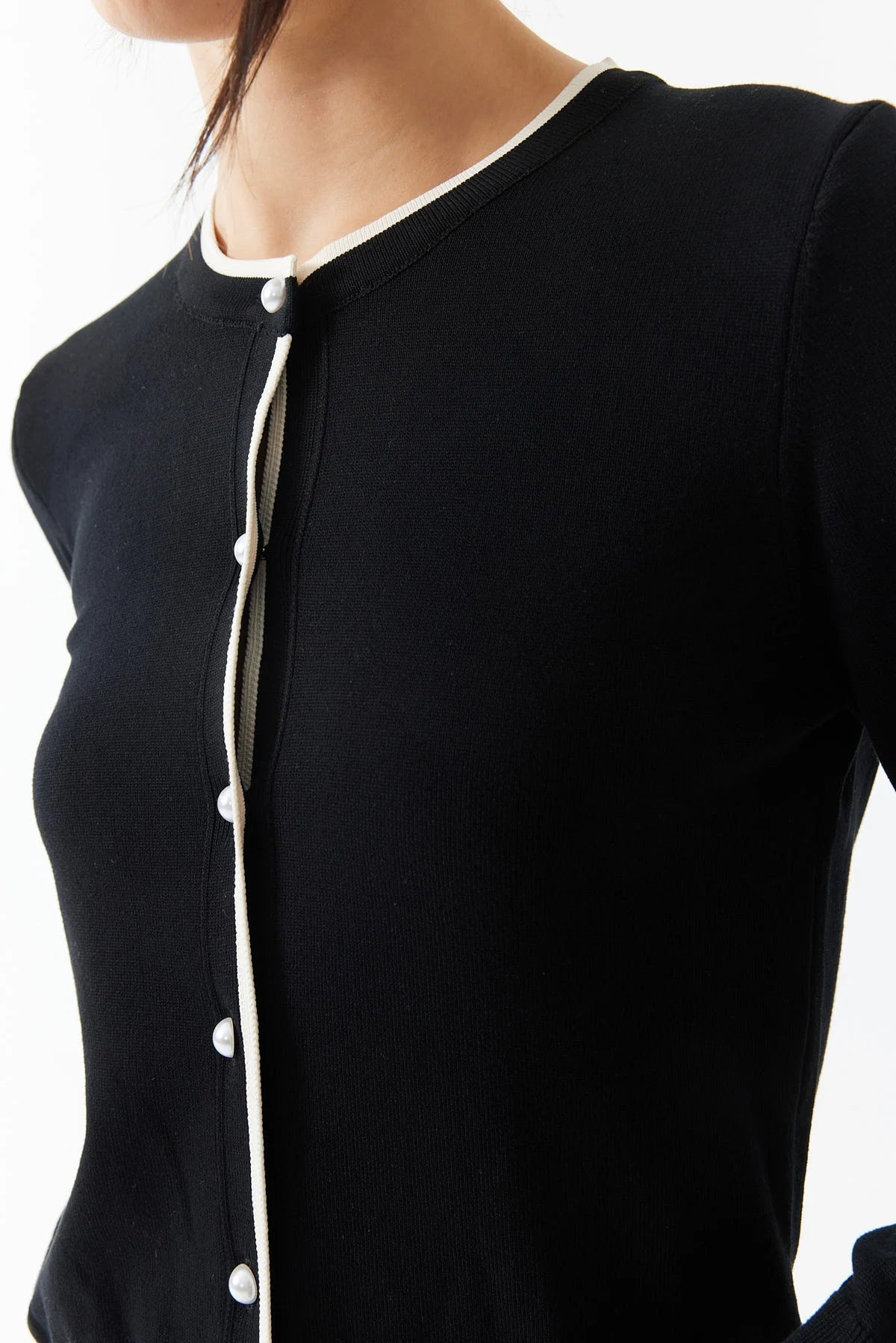 كارديجان نسائي محبوك بأزرار