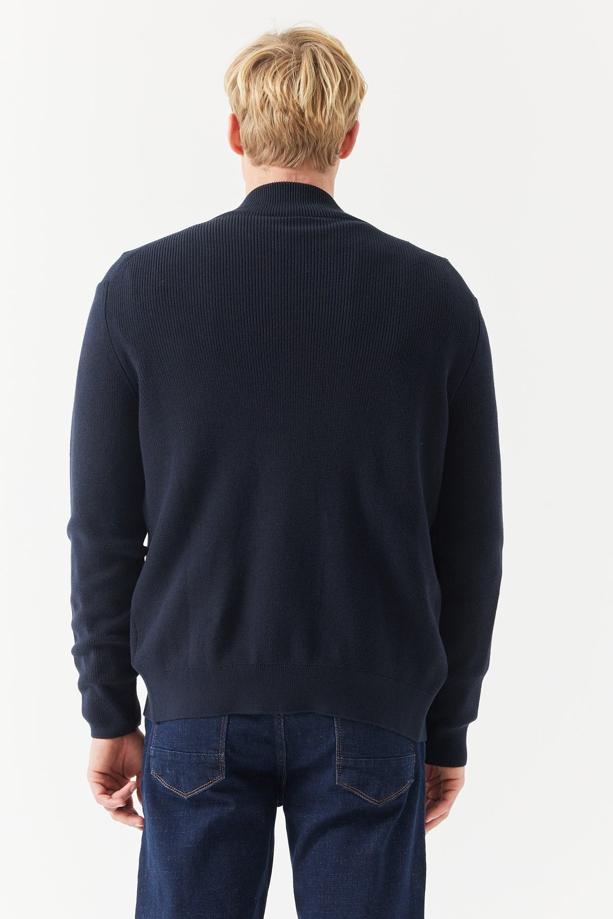 سترة رجالية محبوكة بياقة واقفة