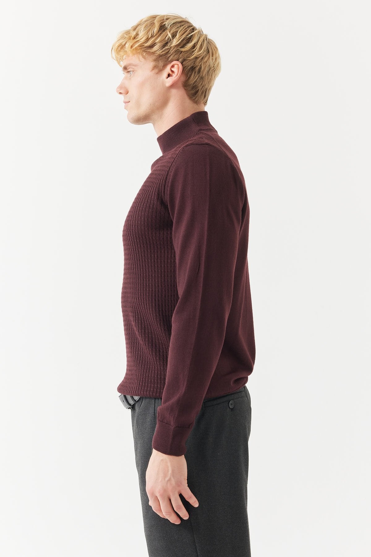 سترة رجالية من الصوف بنصف ياقة عالية