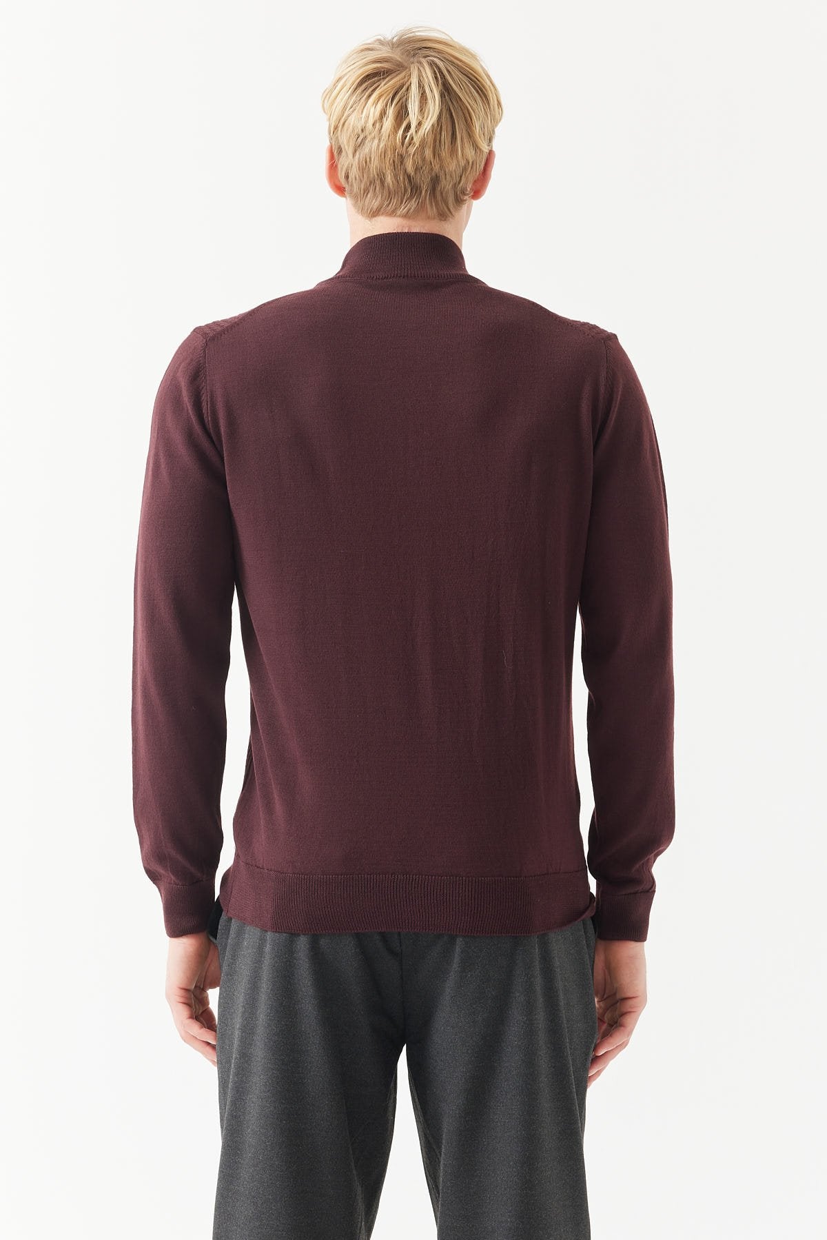 سترة رجالية من الصوف بنصف ياقة عالية