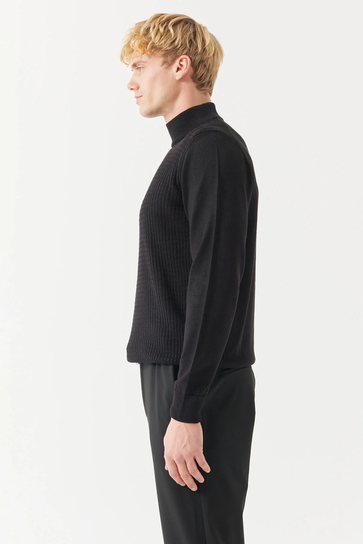 سترة رجالية من الصوف بنصف ياقة عالية