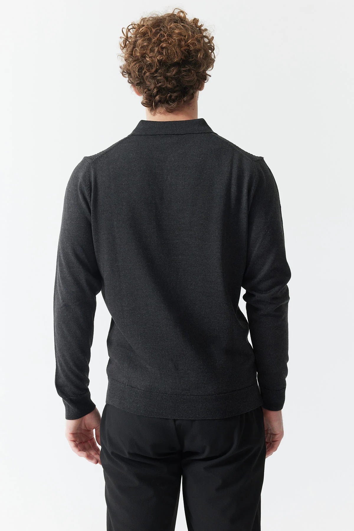 كنزة رجالية محبوكة بنقوش بياقة بولو