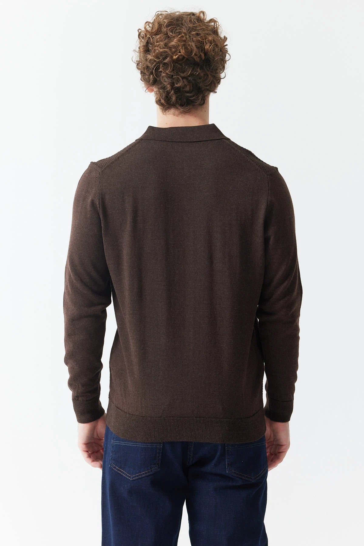 كنزة رجالية محبوكة بنقوش بياقة بولو