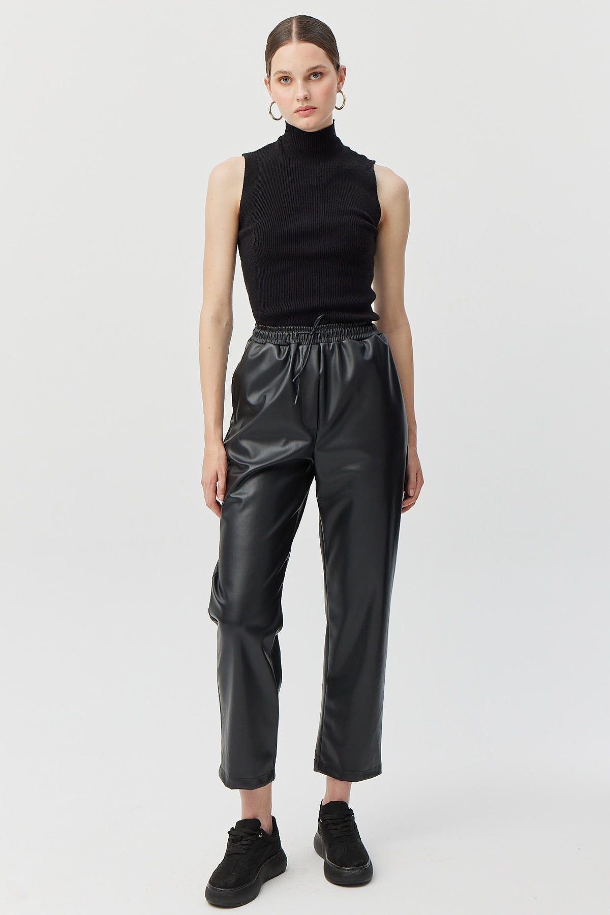 بنطلون جلدي نسائي بخصر مربوط