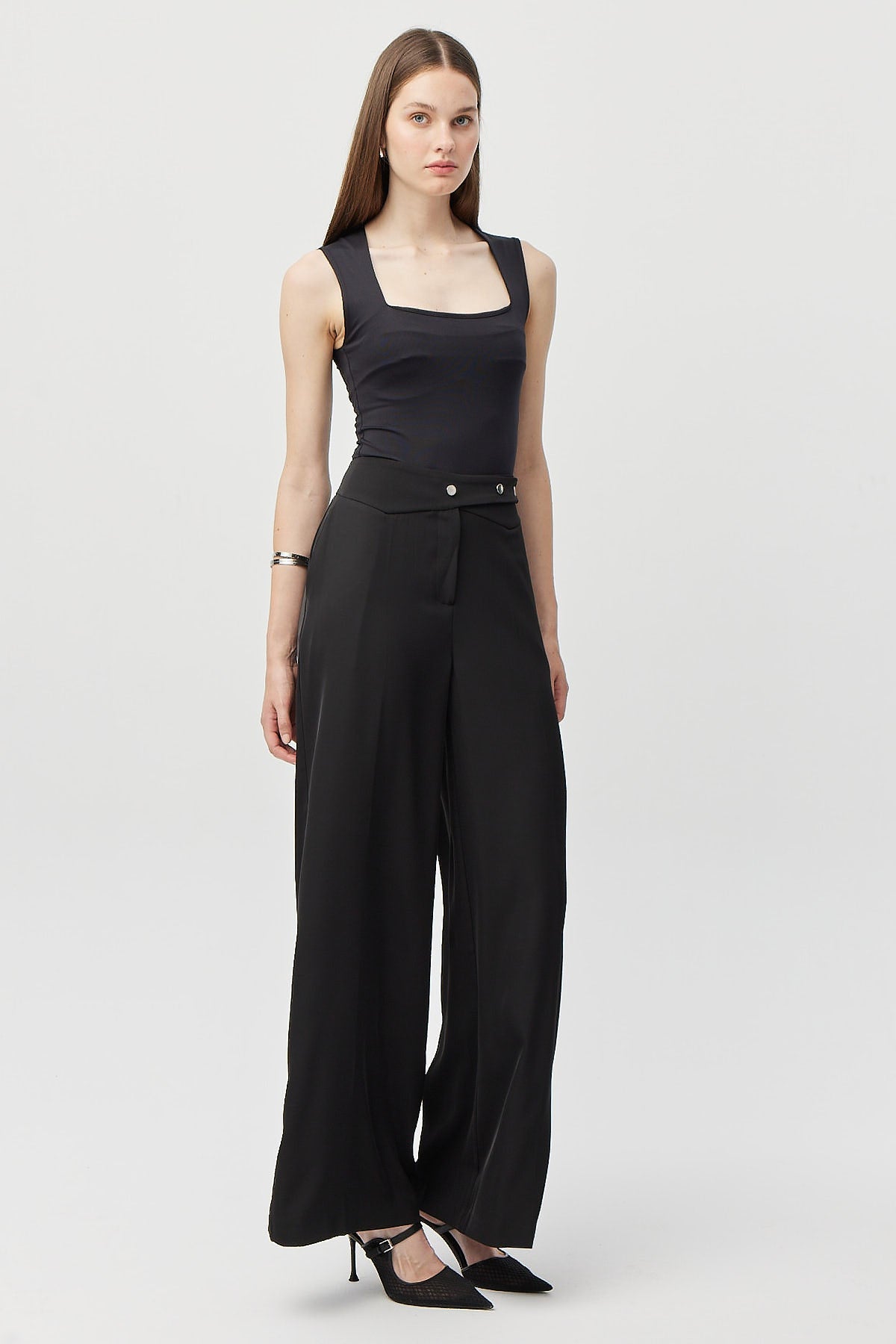 پانتۆڵی پان بە پشتێنەی ئافرەتان