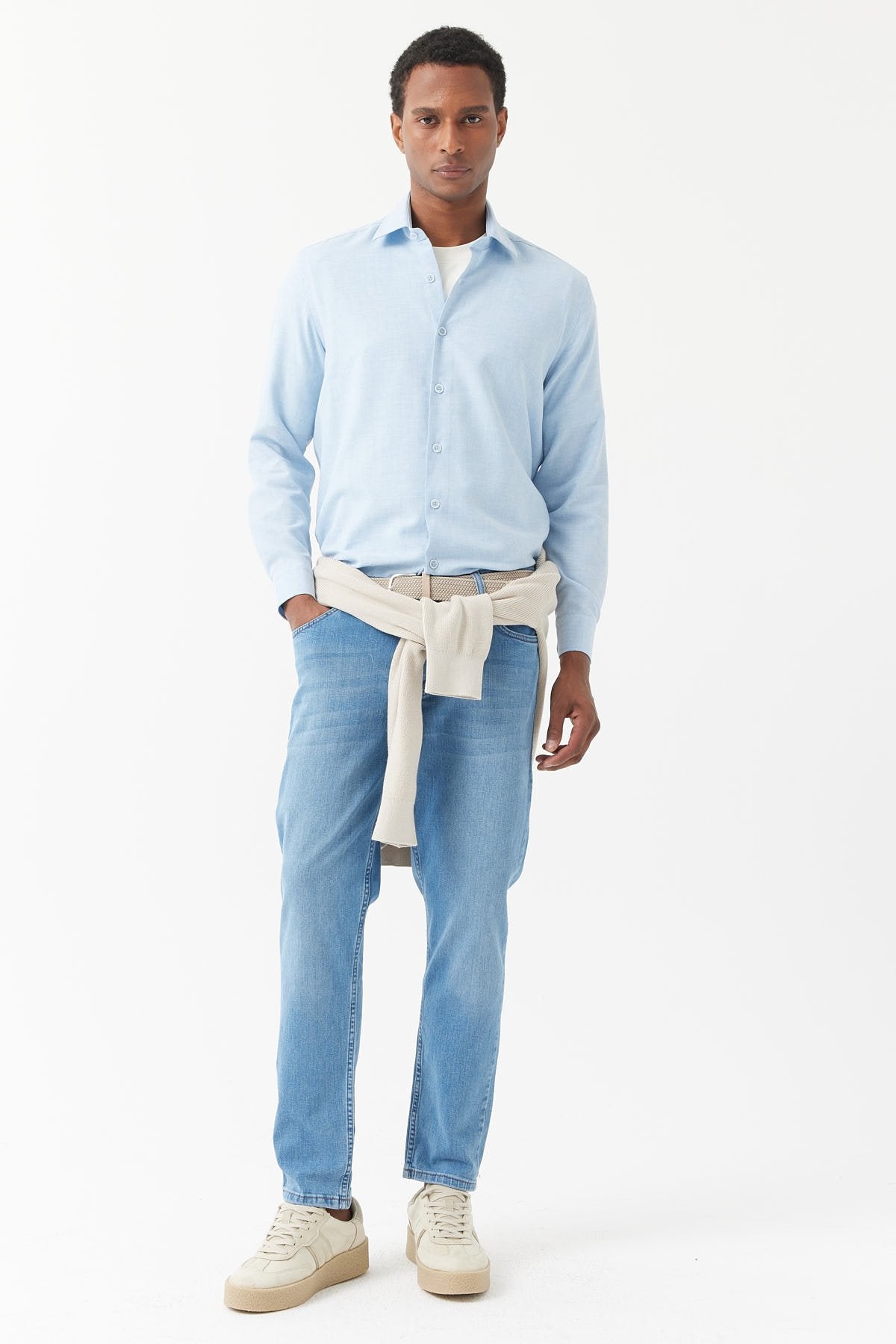 بنطلون جينز رجالي بقصة ضيقة