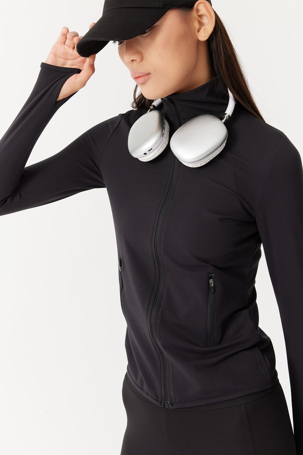 سويت شيرت نسائية بفتحة إبهام