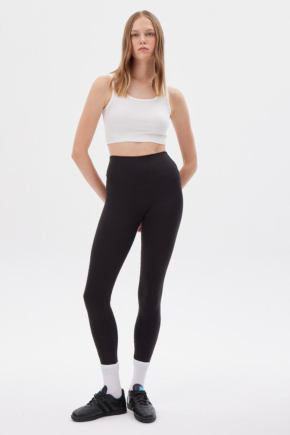 بنطال ضيق نسائي 