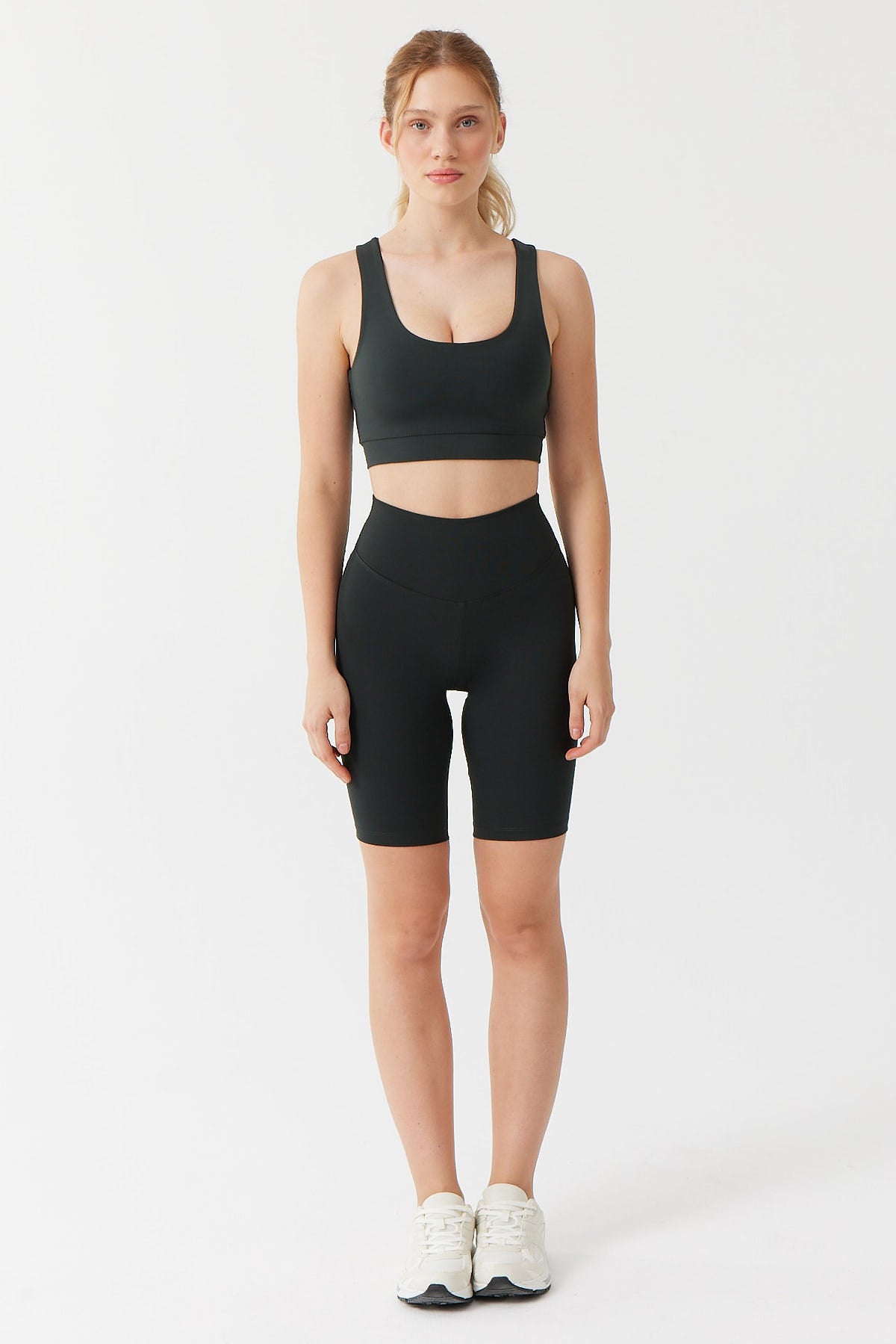 سترێجى کورتی ئافرەتان 