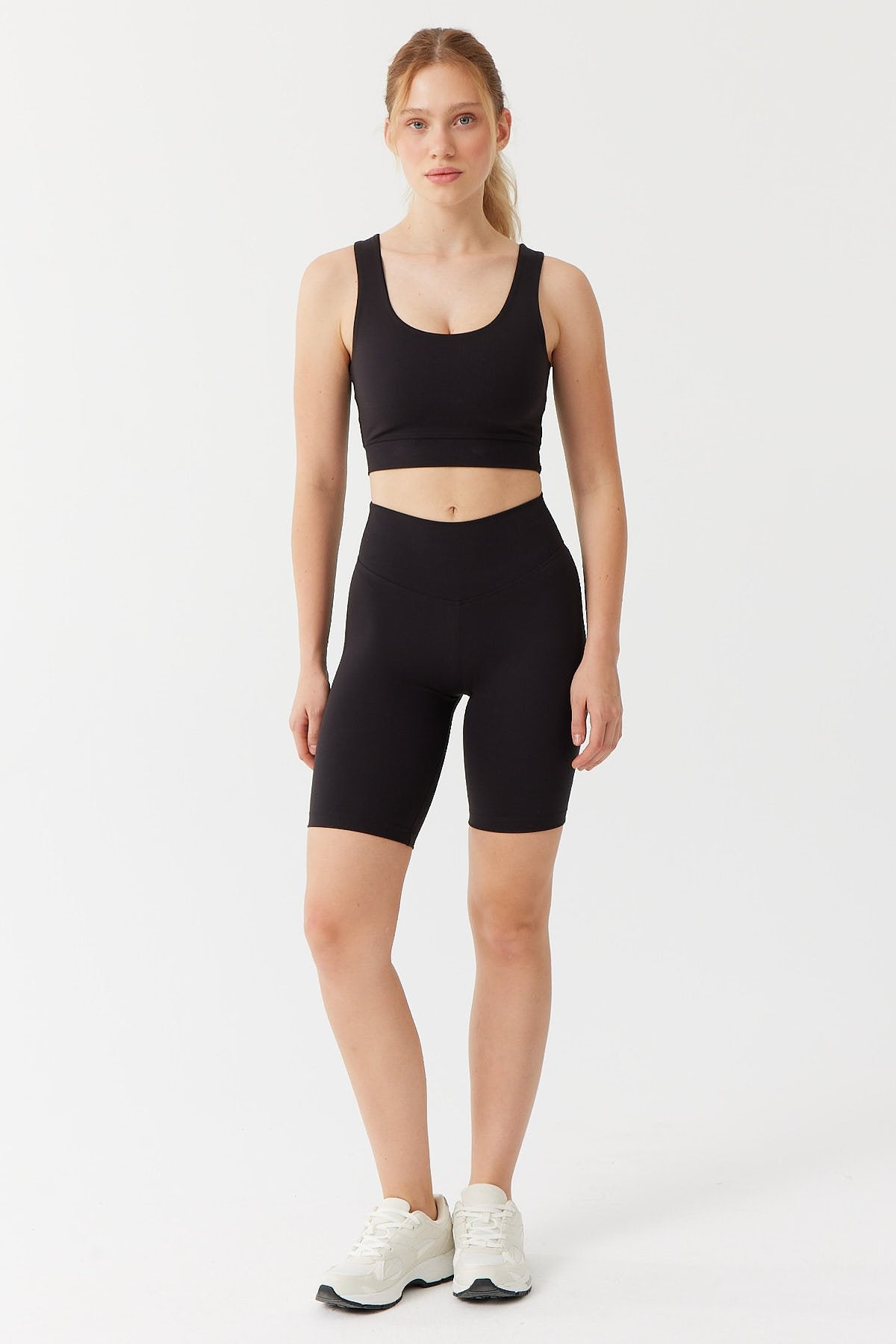 سترێجى کورتی ئافرەتان 