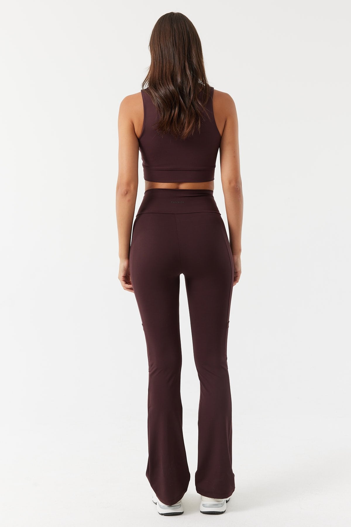 بنطال ضيق نسائي بتفاصيل جيوب 