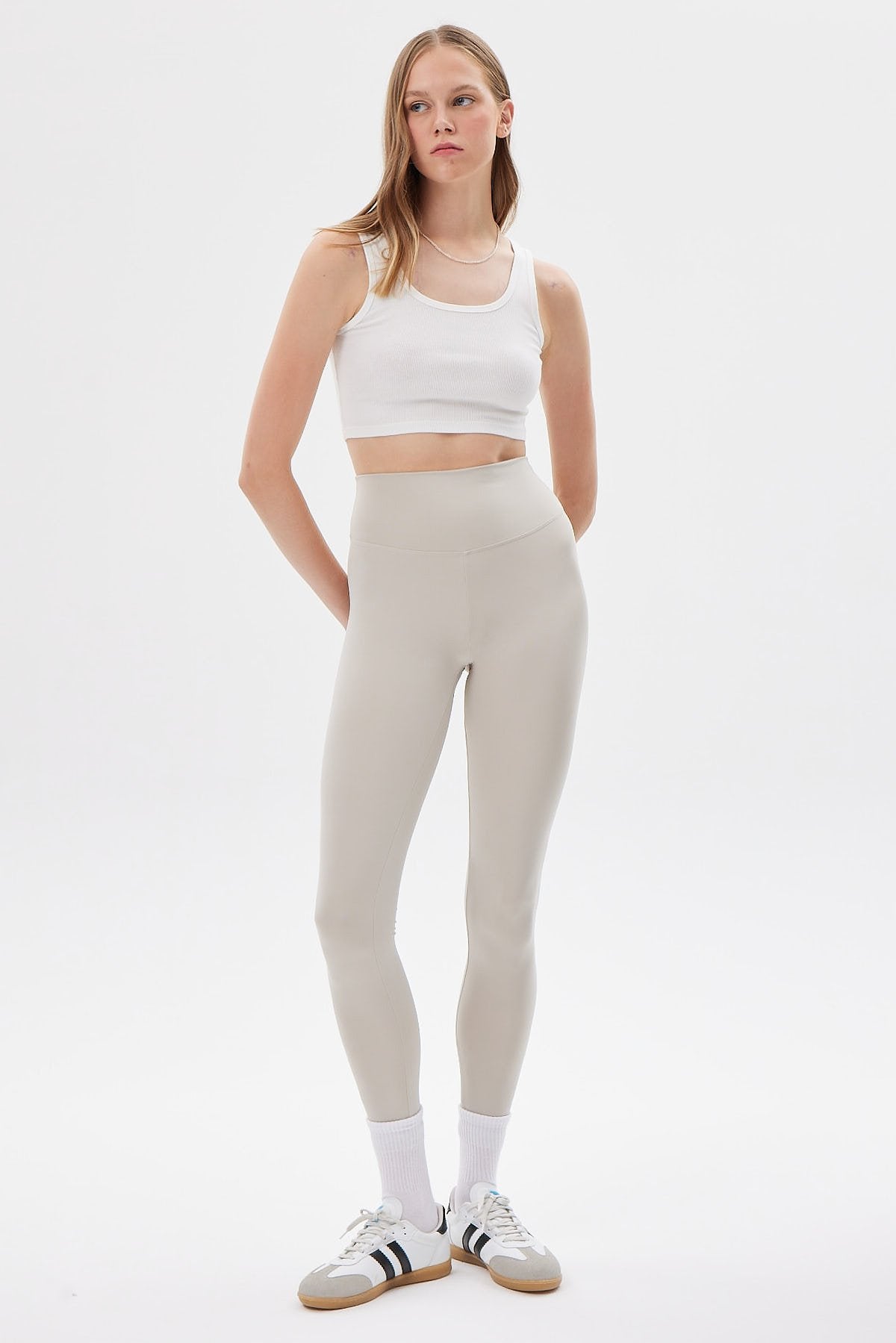 بنطال ضيق نسائي 