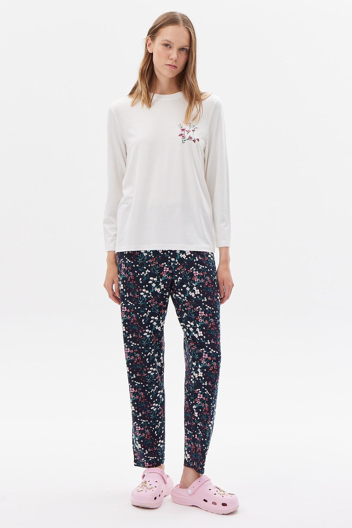 تاخم بیجامەی قۆڵ درێژی ئافرەتان 