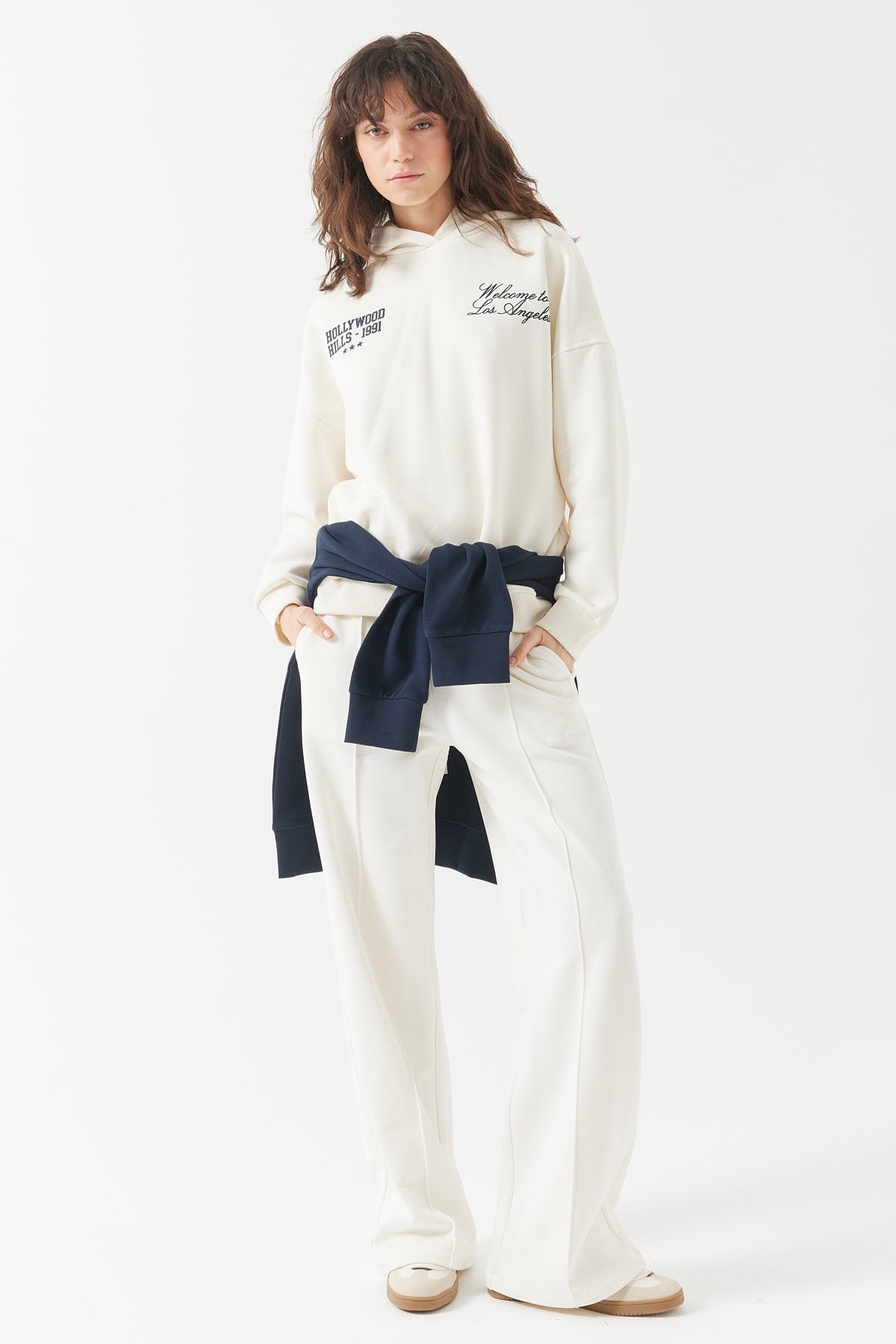 بنطلون رياضي نسائي بتفاصيل مخيطة