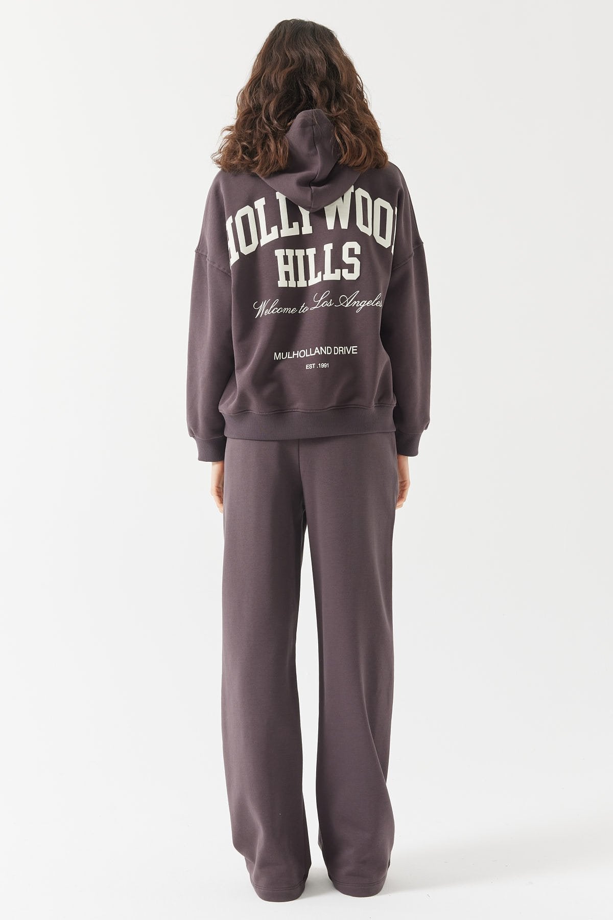 بنطلون رياضي نسائي بتفاصيل مخيطة