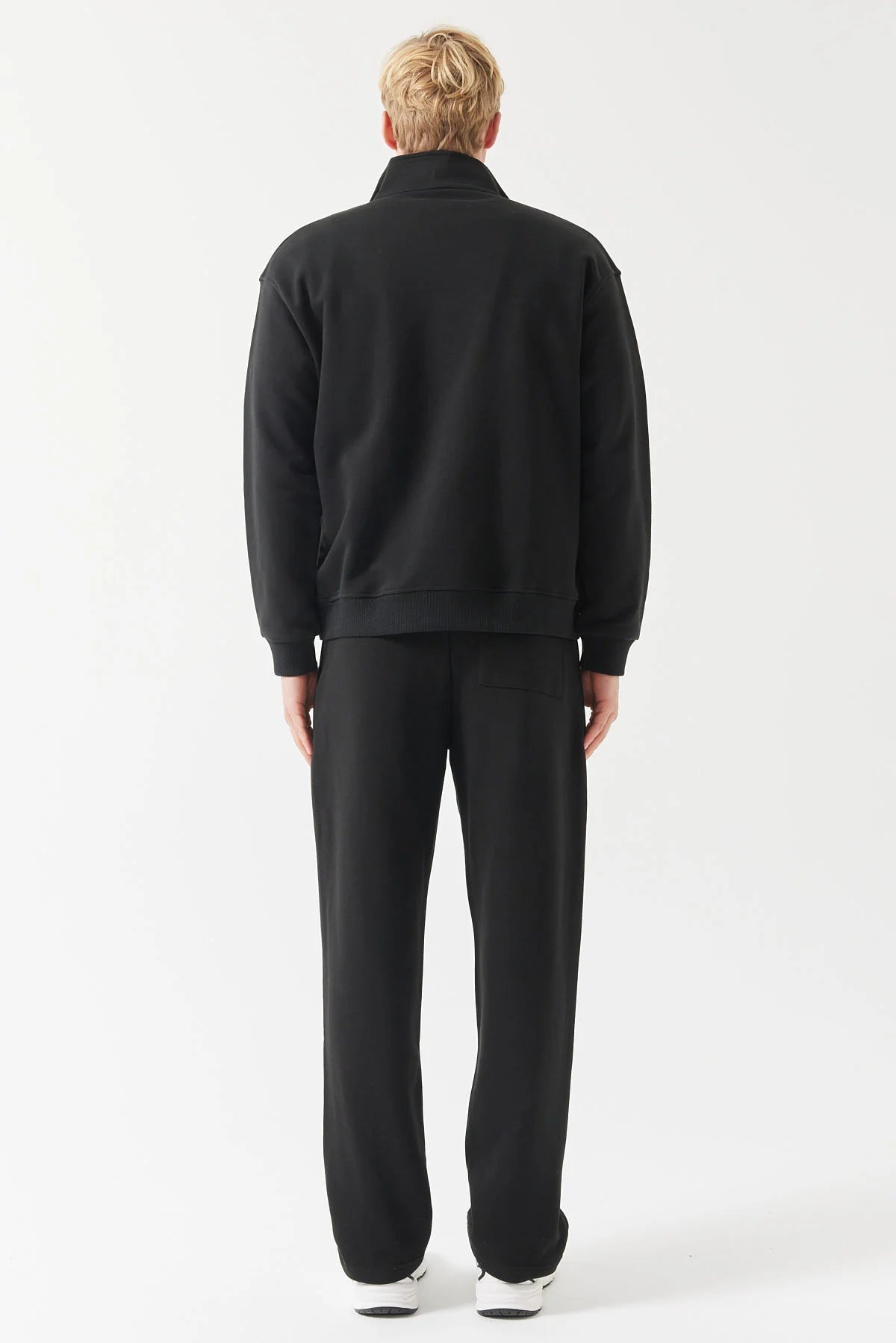 بنطلونات رياضية رجالية