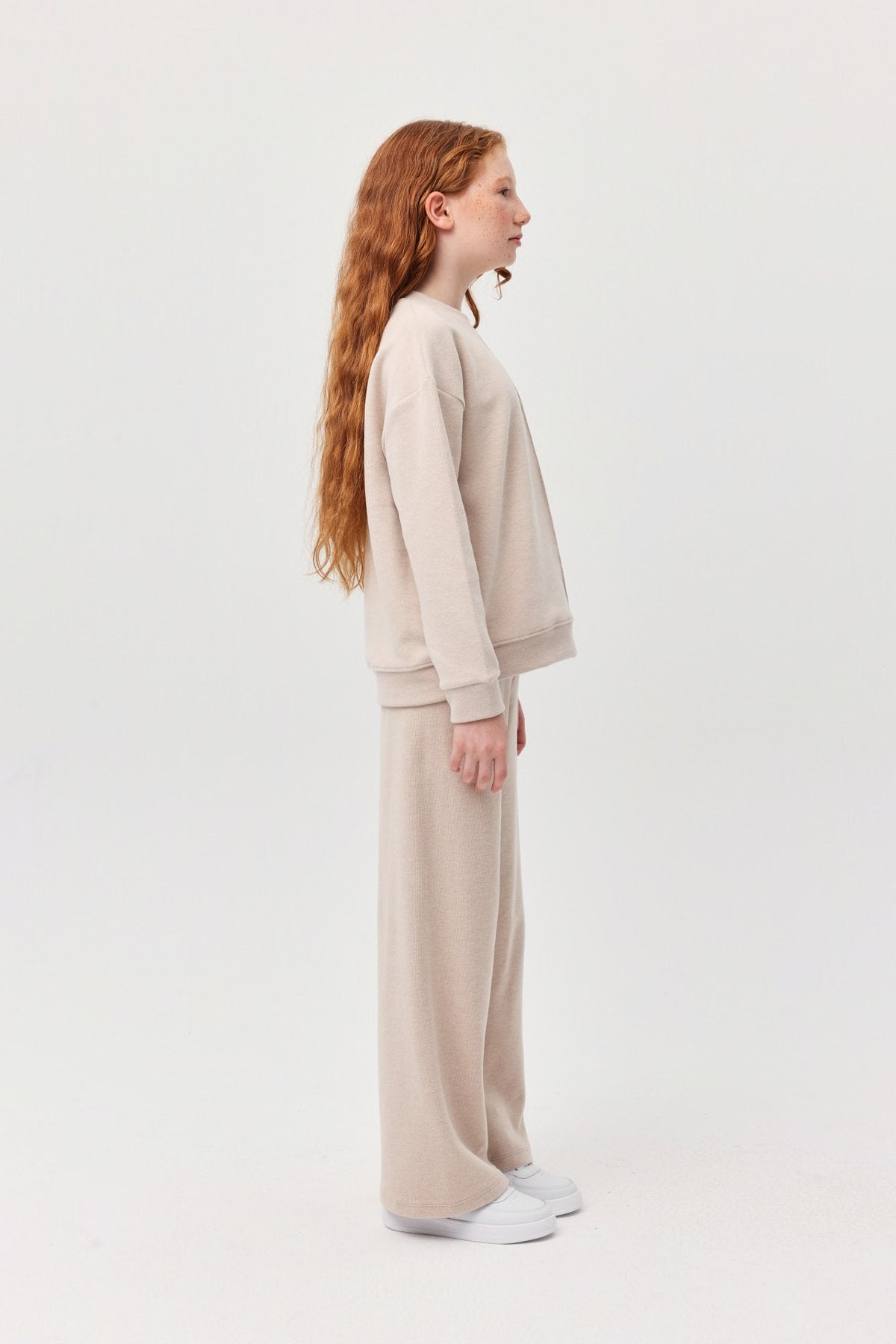 بنطلون رياضي بناتي بخصر مطاطي وملمس مميز 