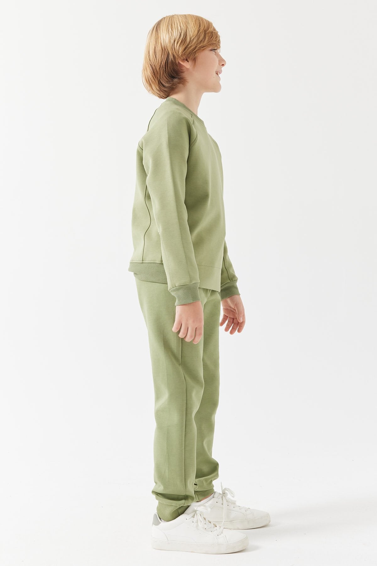 بنطلون رياضي للأولاد