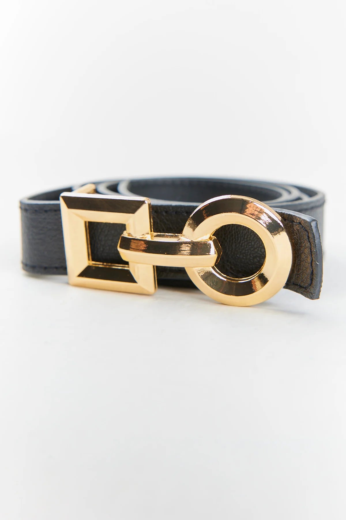 حزام نسائي مفصل بإبزيم