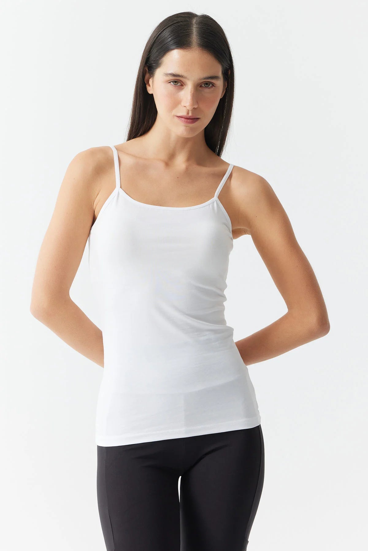 بلوزة نسائية بدون أكمام 