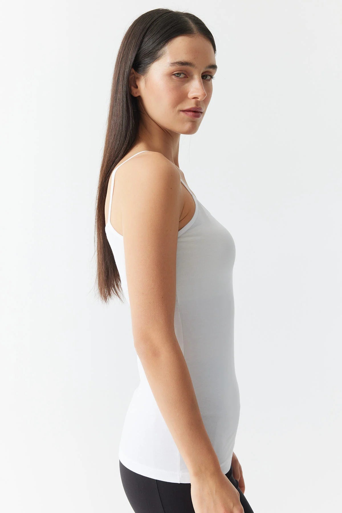 بلوزة نسائية بدون أكمام 