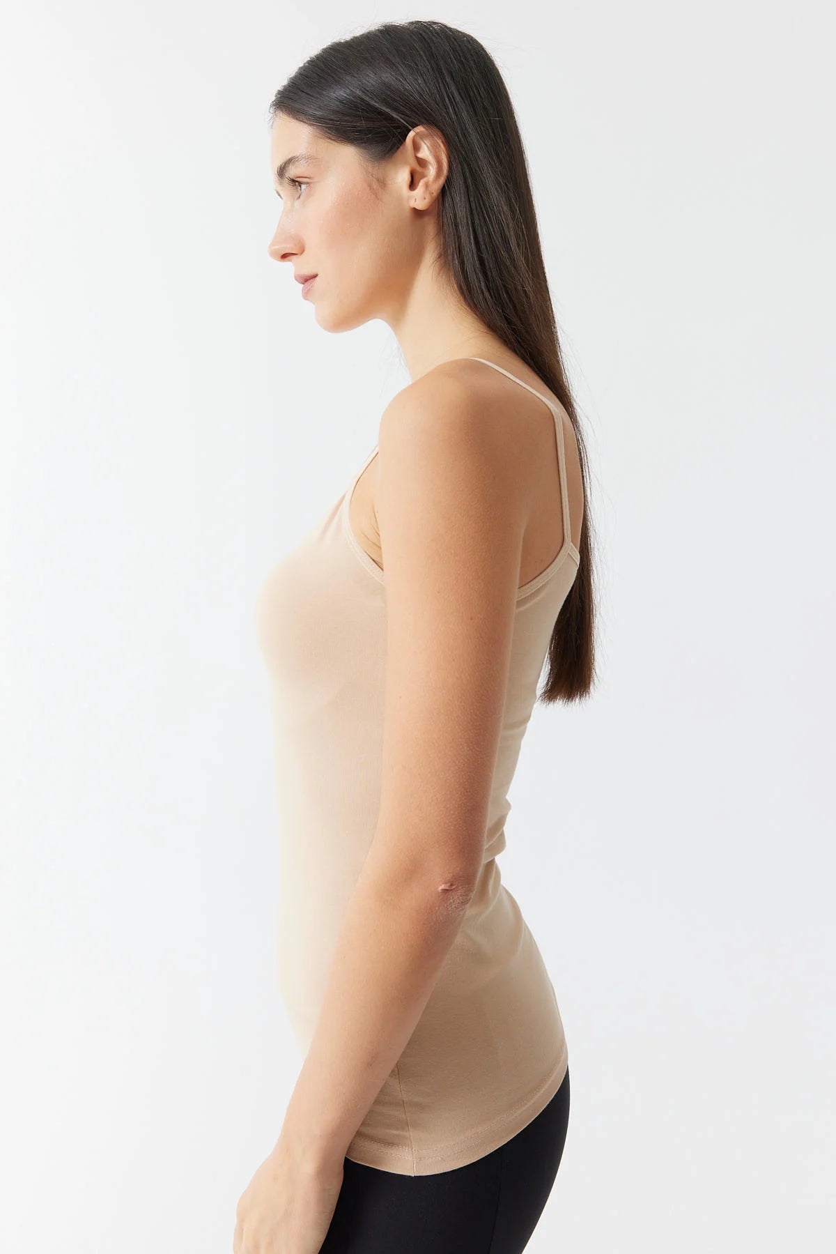 بلوزة نسائية بدون أكمام 