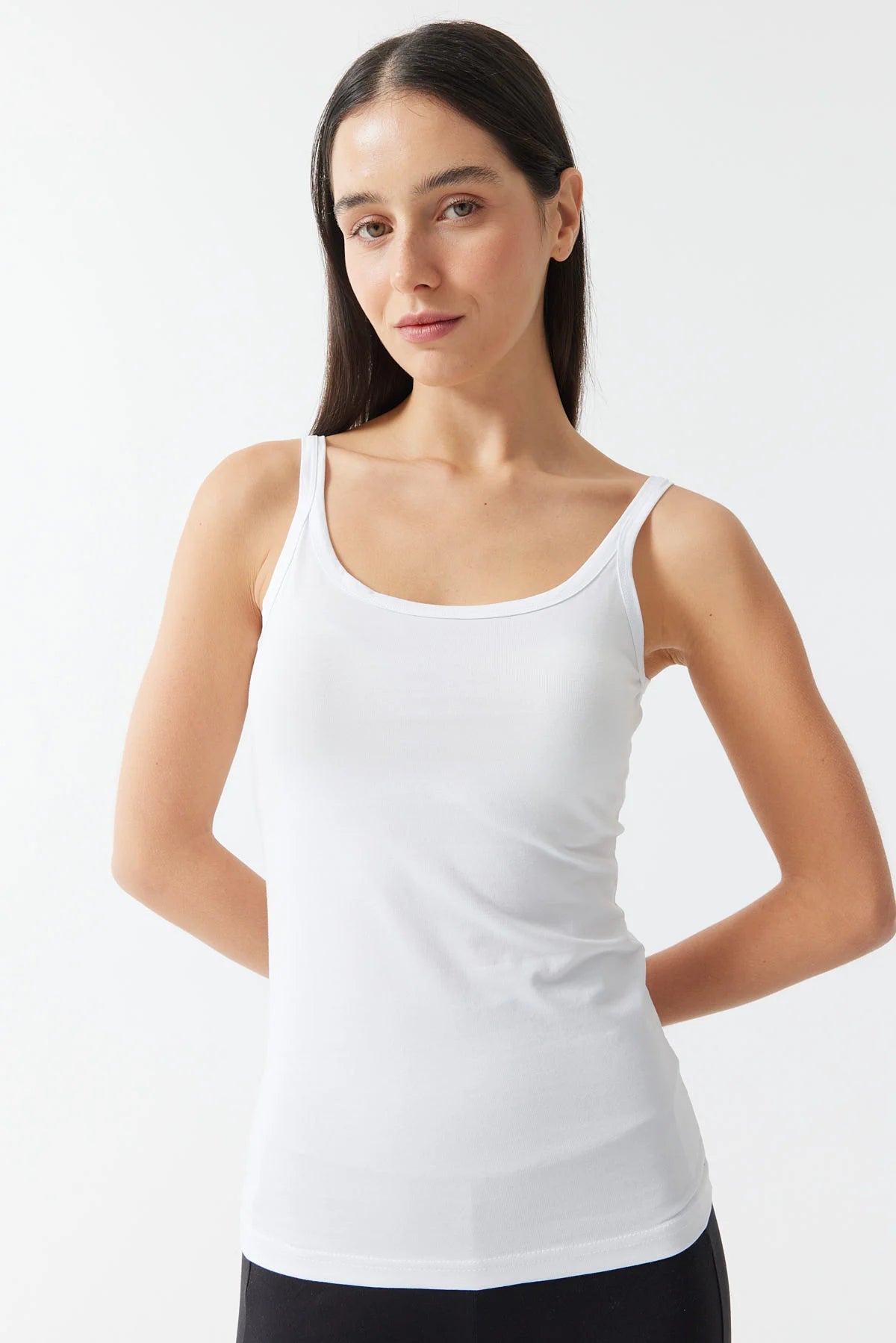 قميص نسائي بدون أكمام