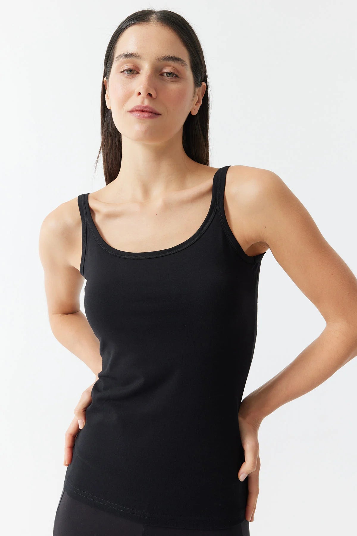 قميص نسائي بدون أكمام