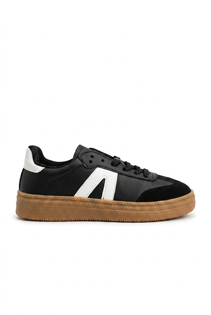 women sports shoes