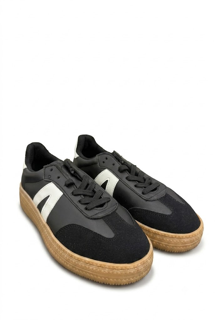 women sports shoes