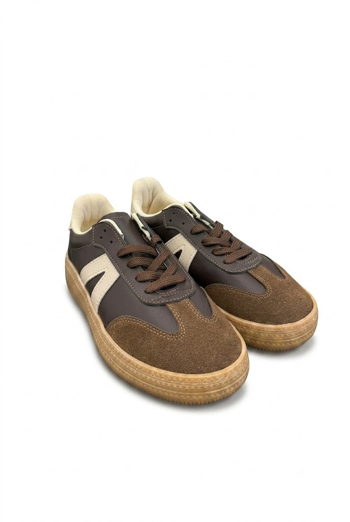 women sports shoes