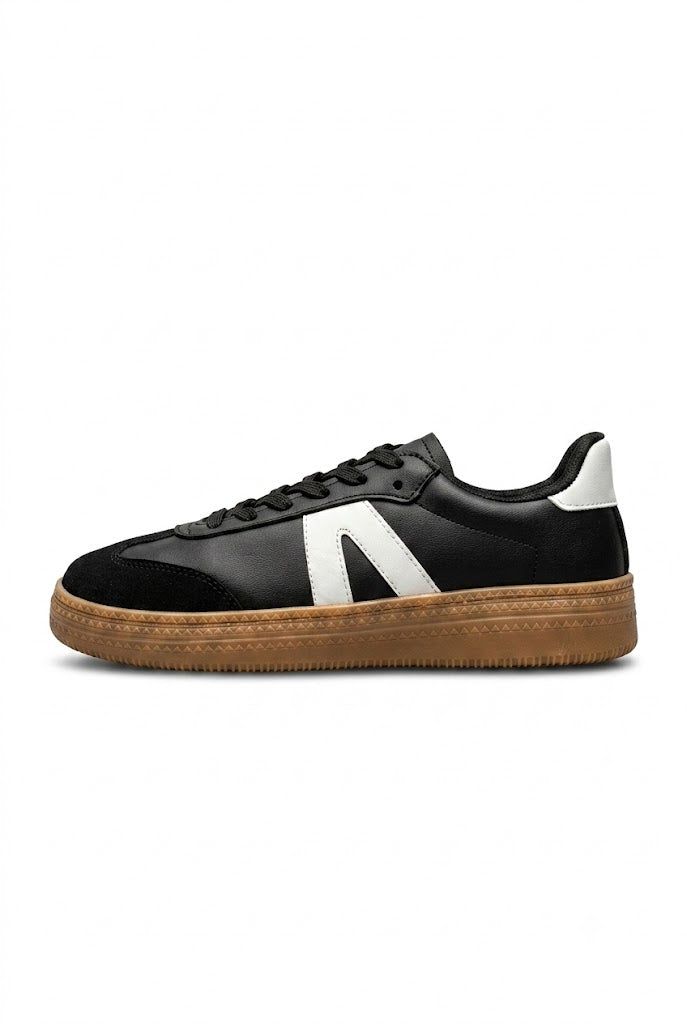 women sports shoes